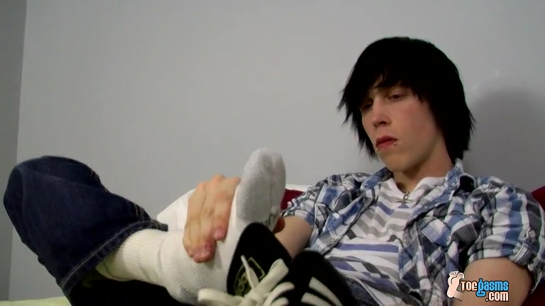 Toe Sucking Solo Boy Tyler - Tyler Bolt