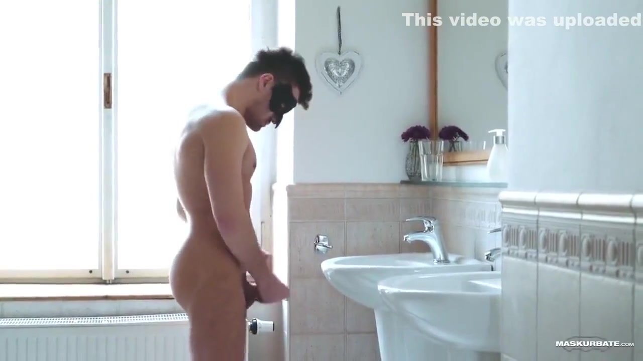 MSK Harry jerks his cock in the shower