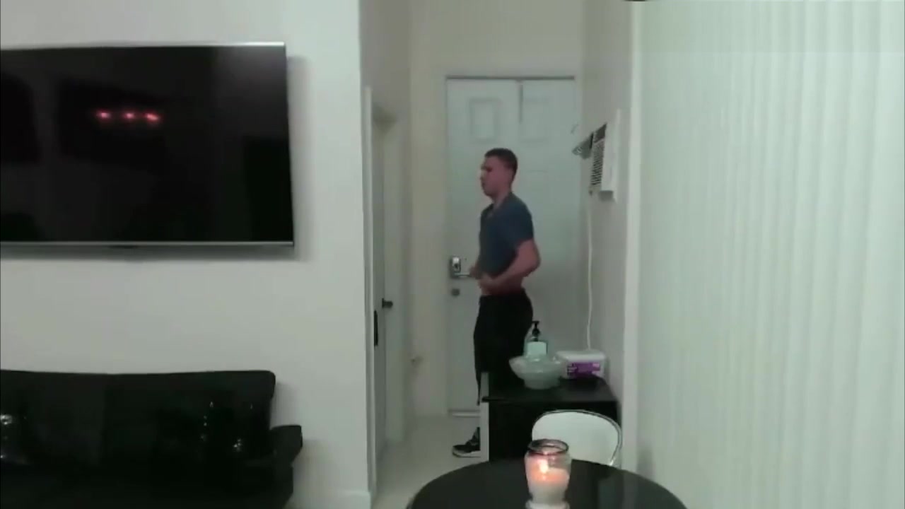 STUPID JOCK LOVES GAY GLORYHOLE