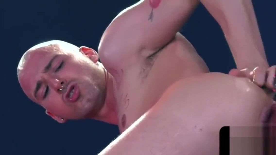Inked submissive jock enjoys deep fisting