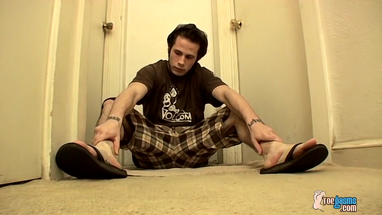 Barefoot Boy Delivers Some Juice - Nailz