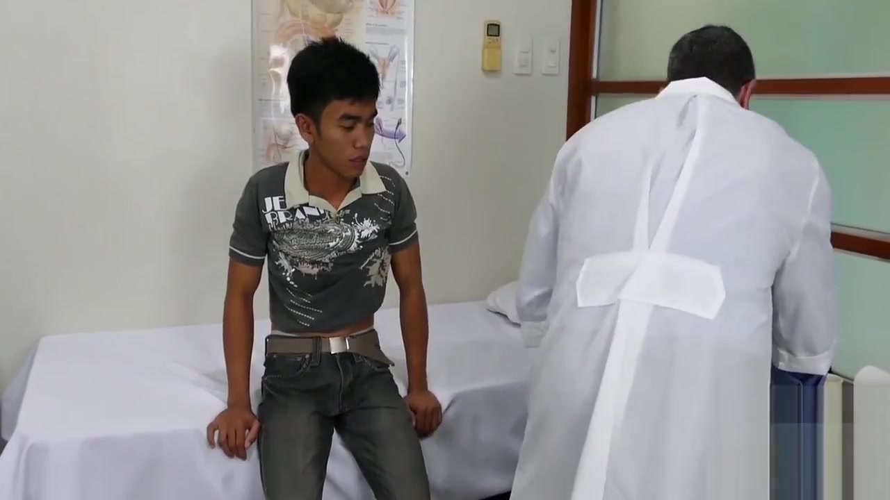 Asian twink barebacks with mature deviant in doctors office