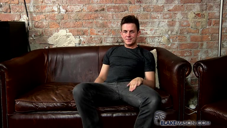 Hung Zak Delivers A Load - Zak Starr