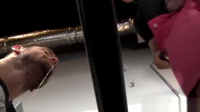 Dude blows gloryhole cock
