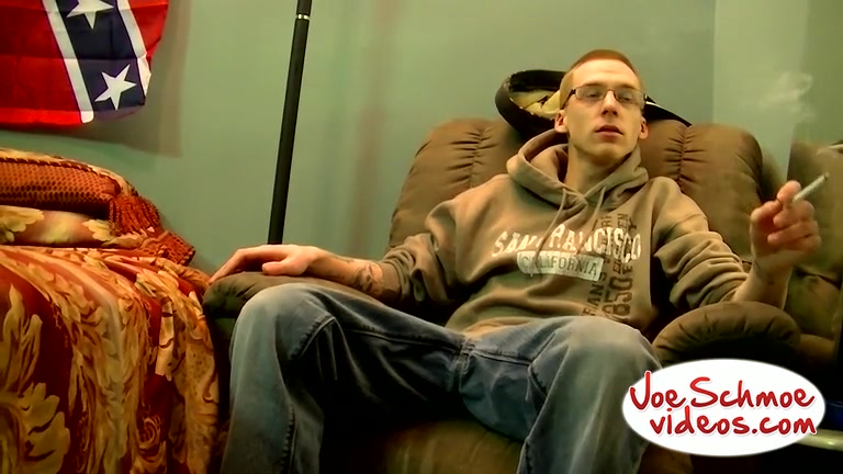 Geeky Whiteboy Jerks Out Some Juice - Whiteboy