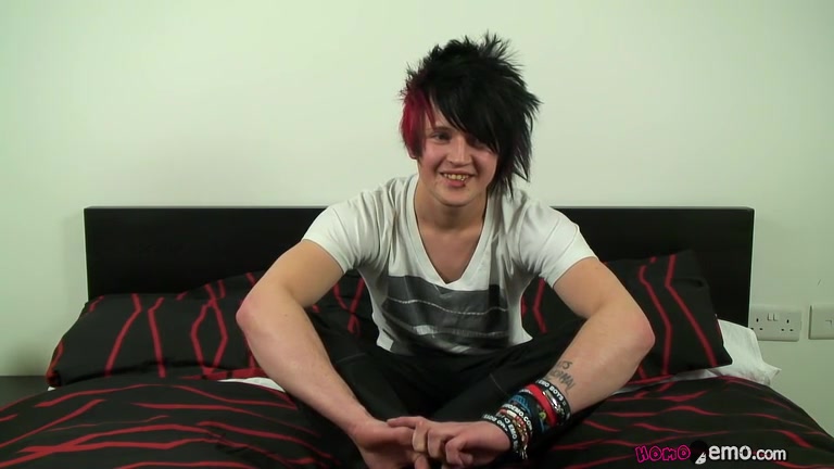Gorgeous Louis Beats His Emo Meat - Louis Phantom Jerks