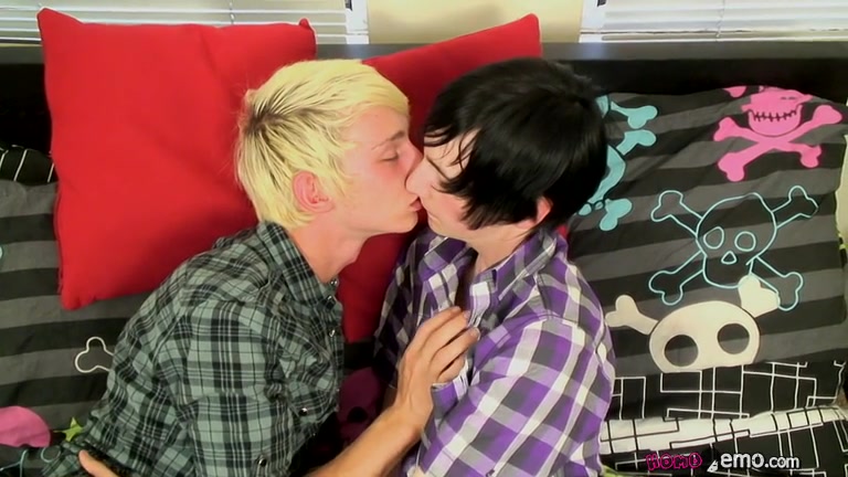 Cute Emo Boys Max & Andy Share A Hot Fuck - Max Brown Fuck Andy Roberts