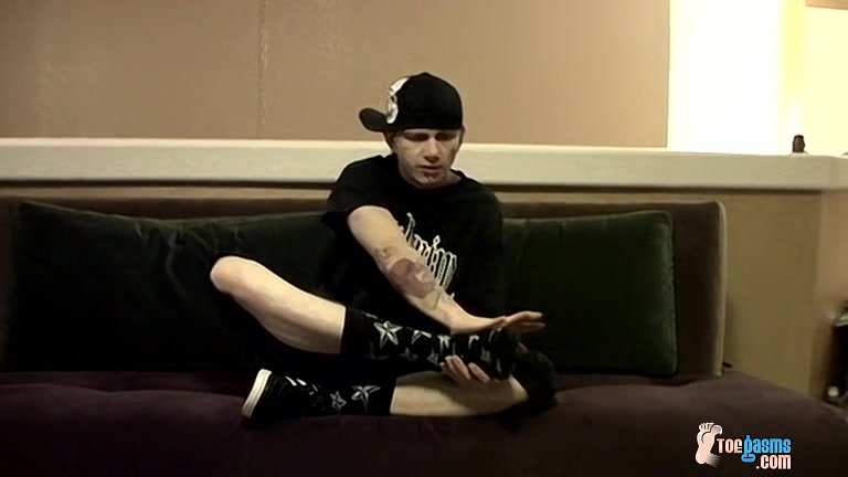 Cummy Feet With Str8 Ian - Ian Madrox