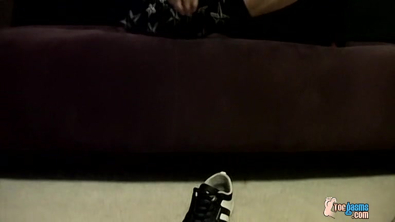Cummy Feet With Str8 Ian - Ian Madrox
