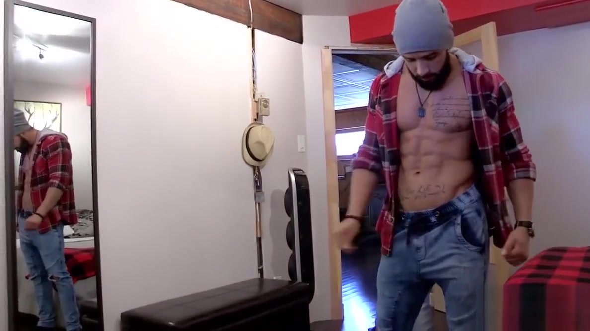 Maskurbate Lumberjack Hunk has a Nice Cock