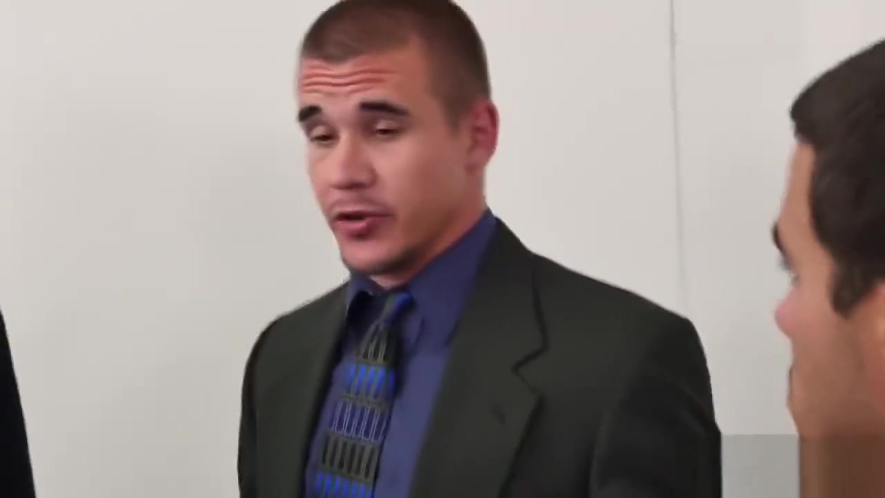 Stud giving blowjobs during lunch break in office