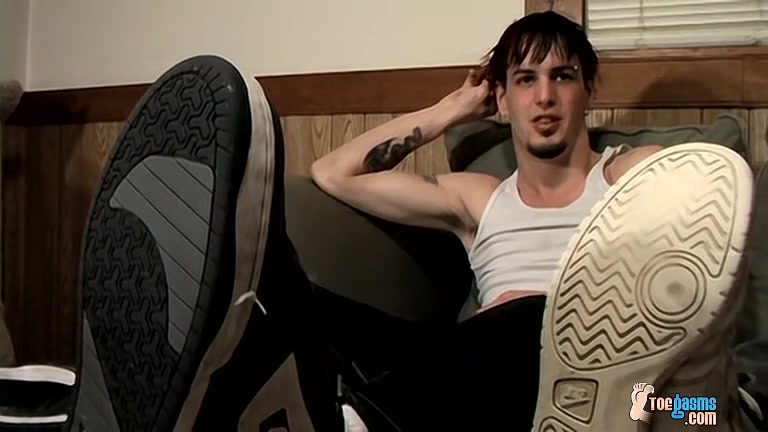 Barefoot Buddies Beat Off - Axel And Billy da Kidd