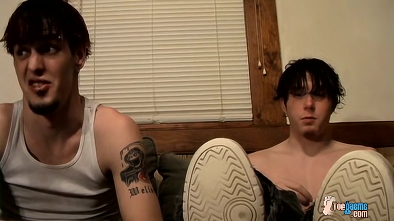 Barefoot Buddies Beat Off - Axel And Billy da Kidd