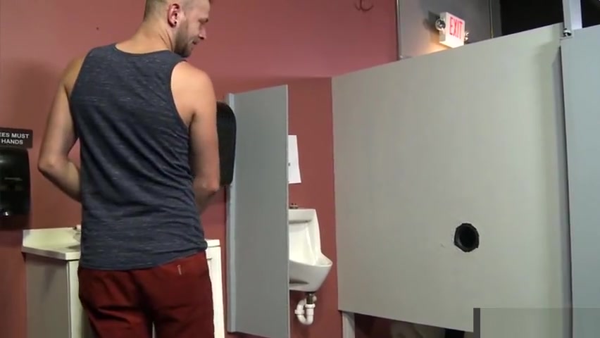 Gay BBC through Glory Hole - Chandler Scott, Ray Diesel