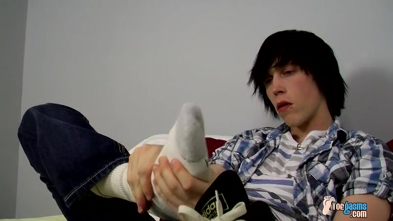 Toe Sucking Solo Boy Tyler - Tyler Bolt