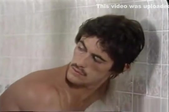 Vintage shower threesome
