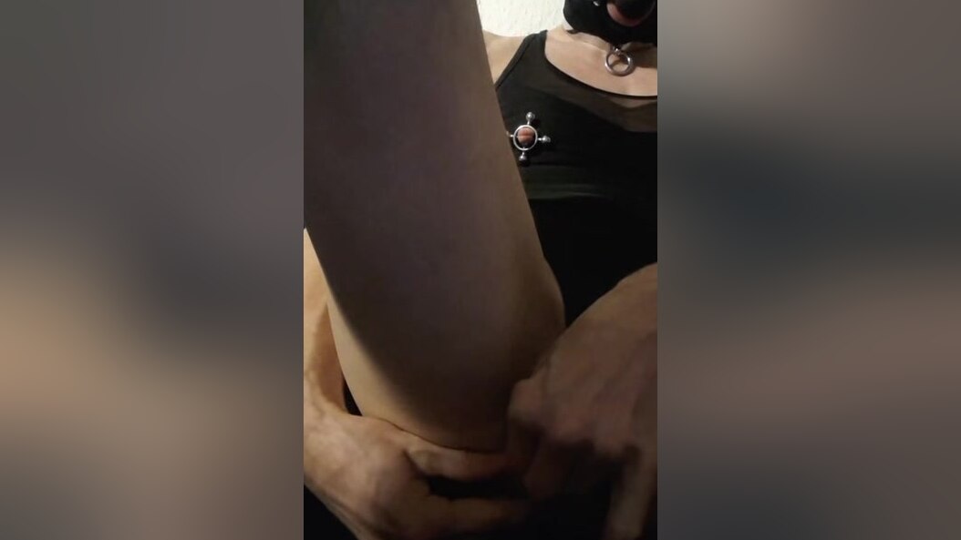 Kinky painsut stretching its nipples and peehole
