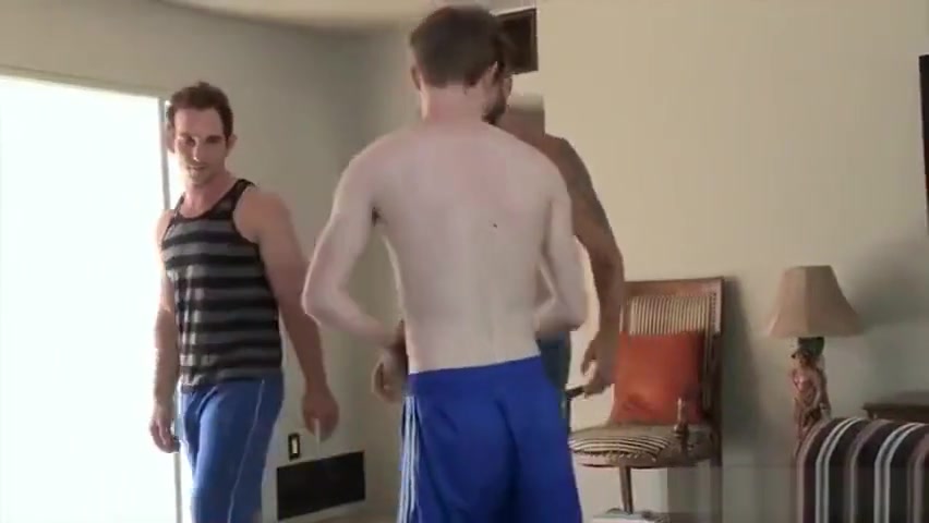 twink get a 4hands massage and a barefuck of 2 men