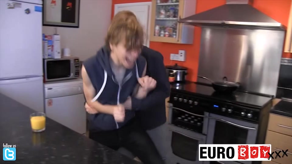 Ethan & Shaun Fuck Raw In The Kitchen - Ethan White & Shaun Mann