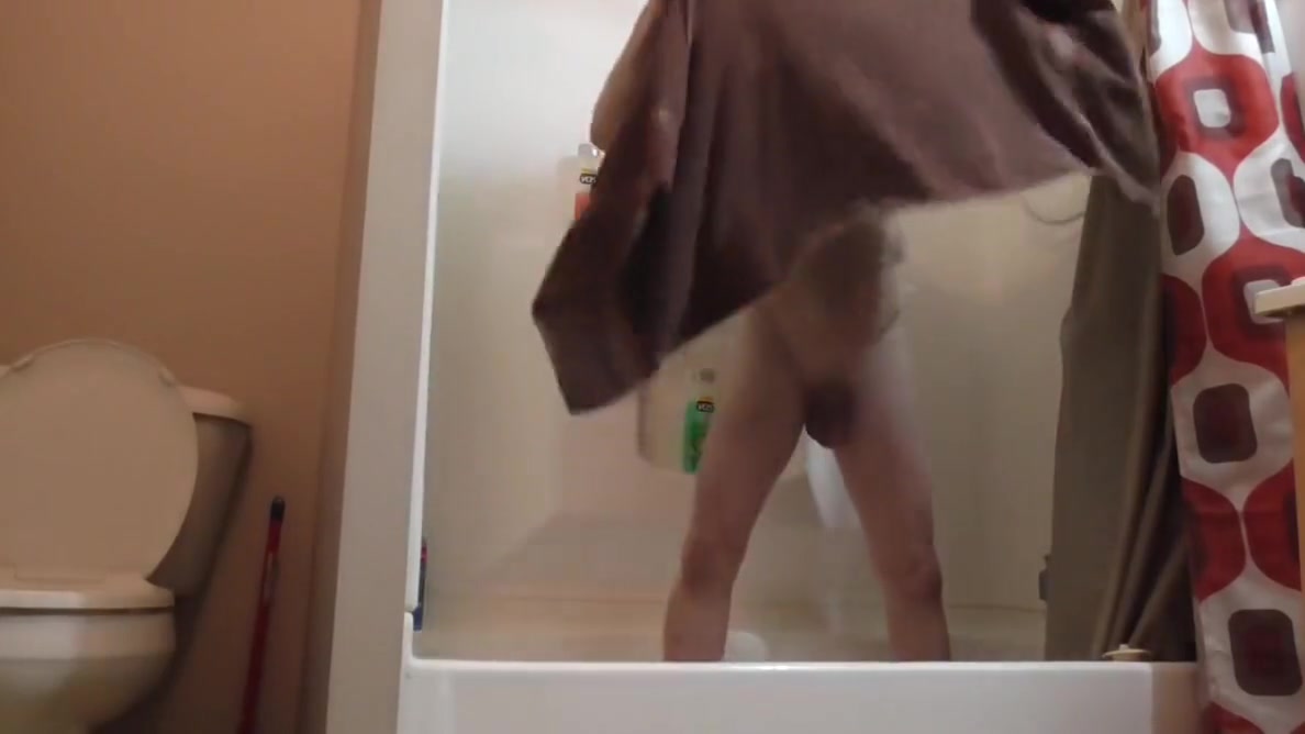 Mike Muters showers showing low hanging balls
