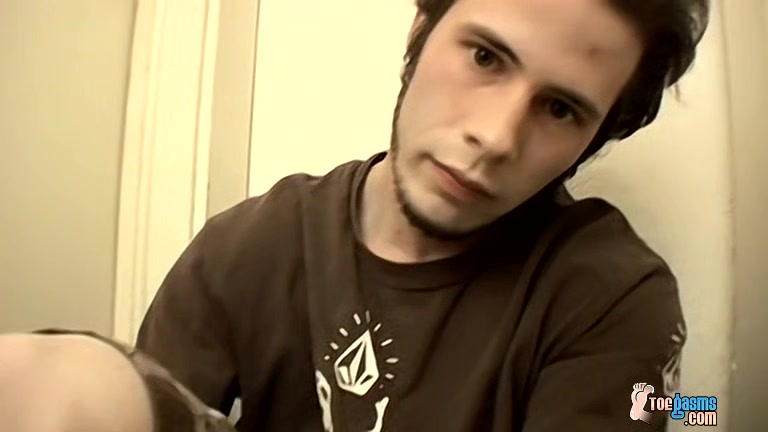Barefoot Boy Delivers Some Juice - Nailz
