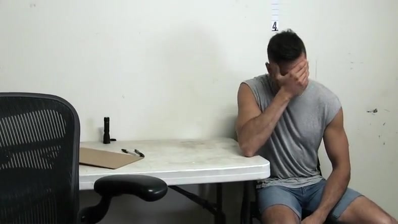 YoungPerps - Chiseled Security Guard Fucks A Handsome Thief