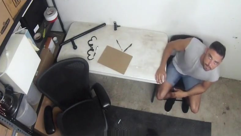 YoungPerps - Chiseled Security Guard Fucks A Handsome Thief