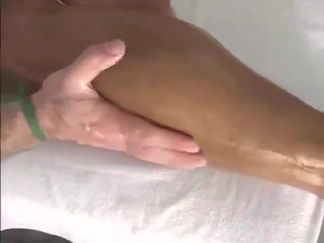 Bodybuilder massage