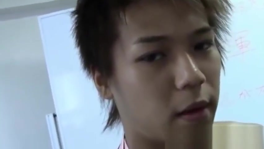 Young Japanese jerking off and climaxing at the office