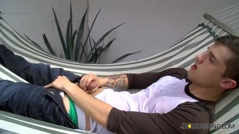 Chris Porter Splashes It Out - Chris Porter Piss & Stroke In A Hammock!