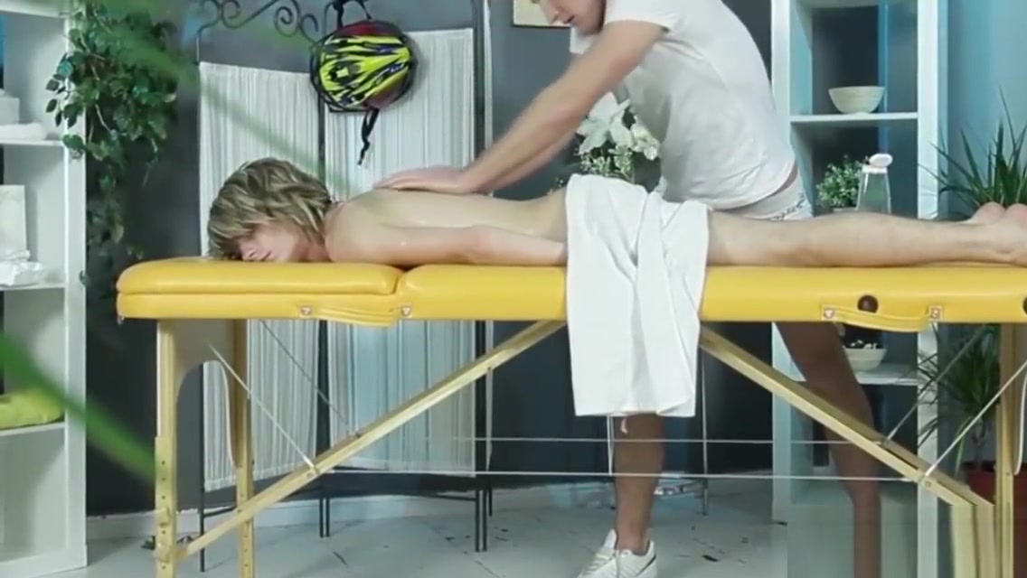 Massaged euopean twink gets cumshot