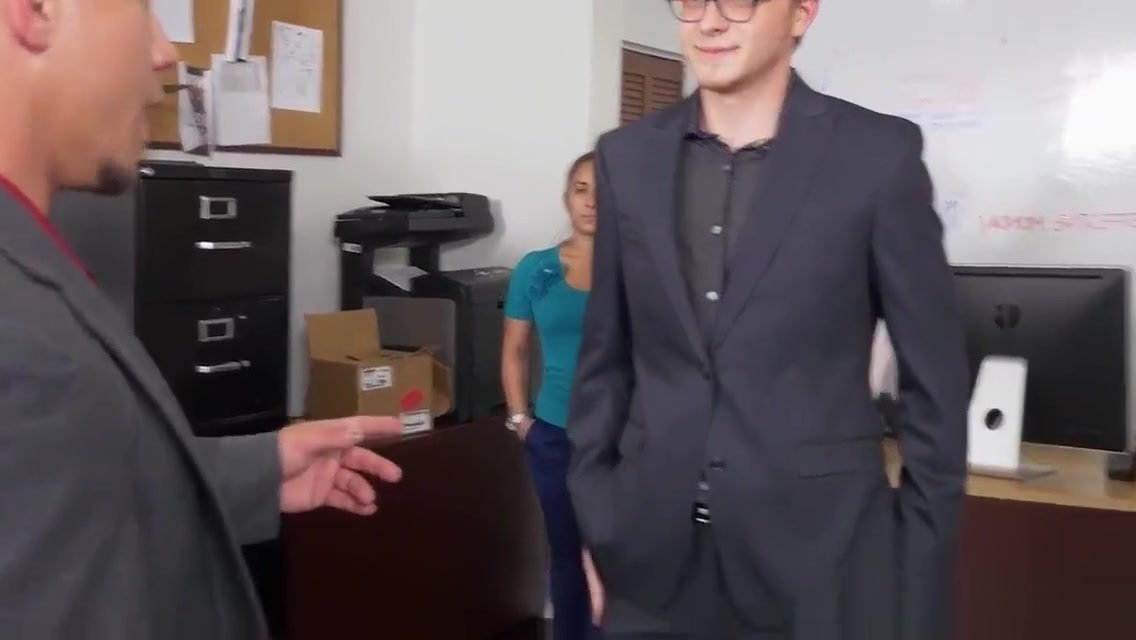 Blindfolded office stud sucking fat cock