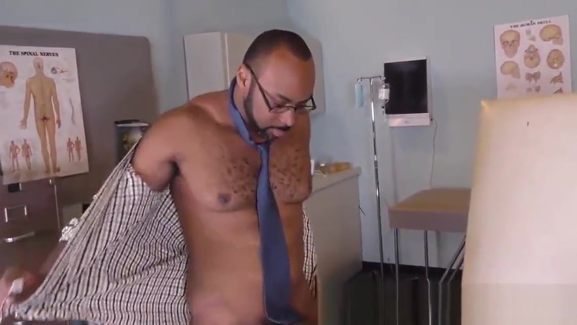 Black doctor gets a bj