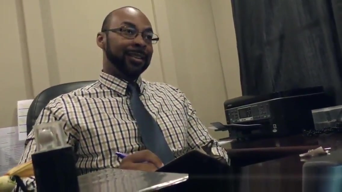Black doctor gets a bj