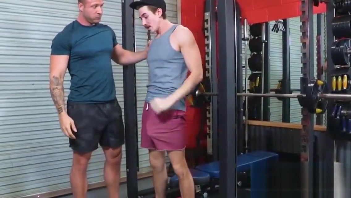 Big Step daddy Sucking Cock At The Gym