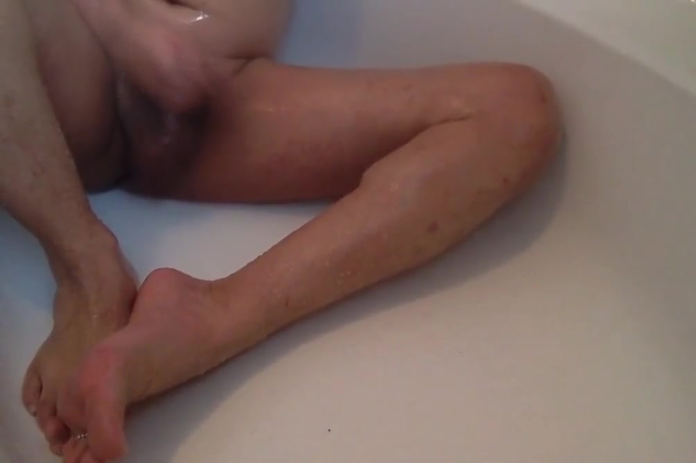 Gorgeous Male feet with toe rings in shower
