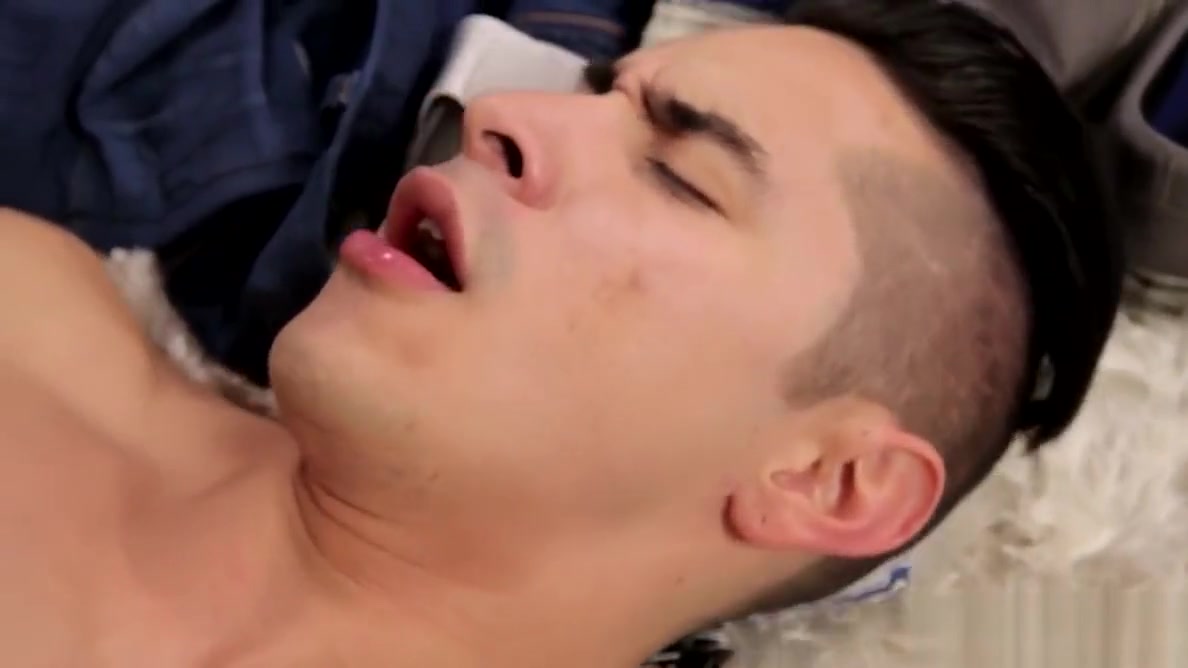 NextDoorBuddies Popping His Cherry
