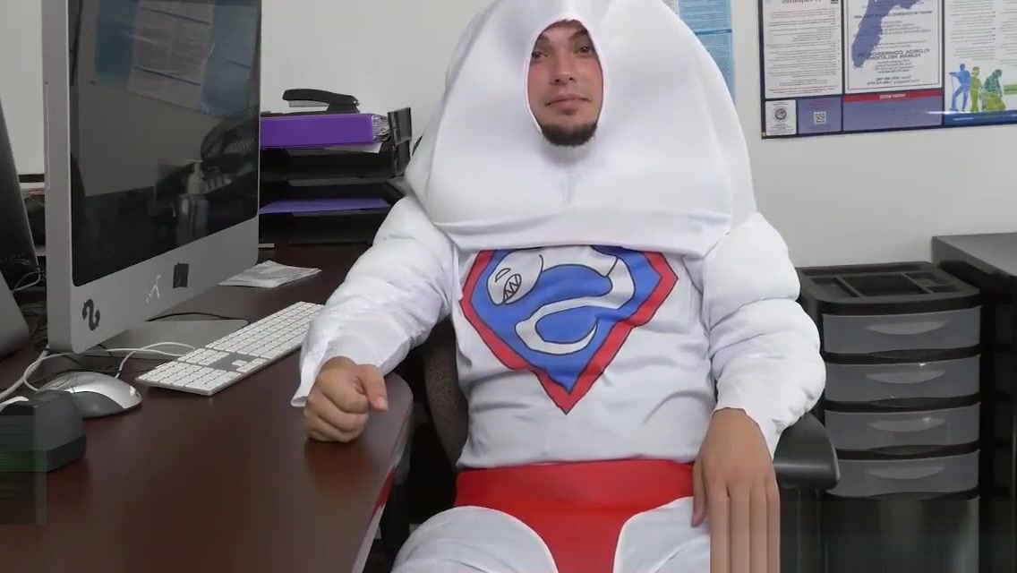 Hot gay doc inserts his cock in office jock