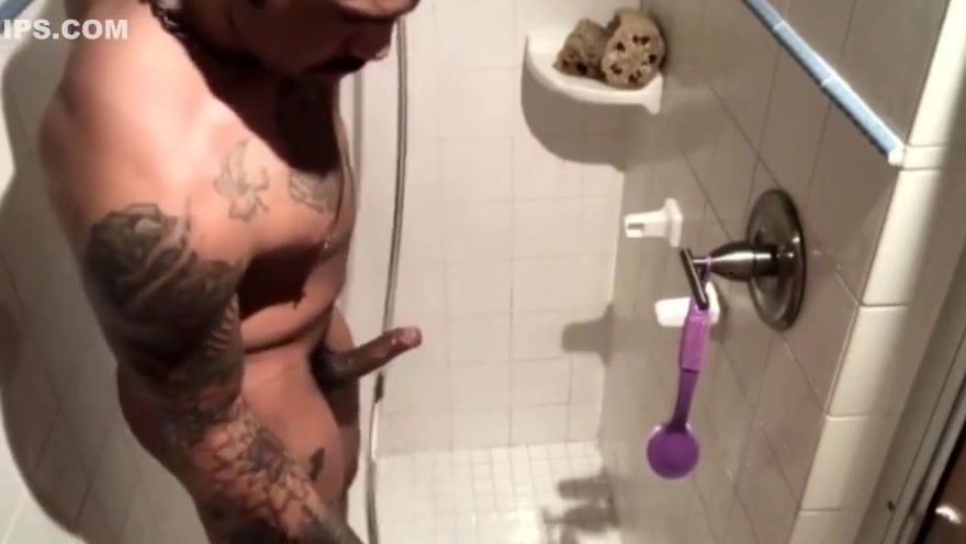 Guys fuck in the shower after gym
