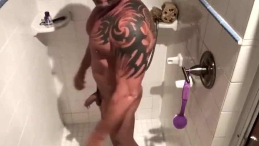 Guys fuck in the shower after gym