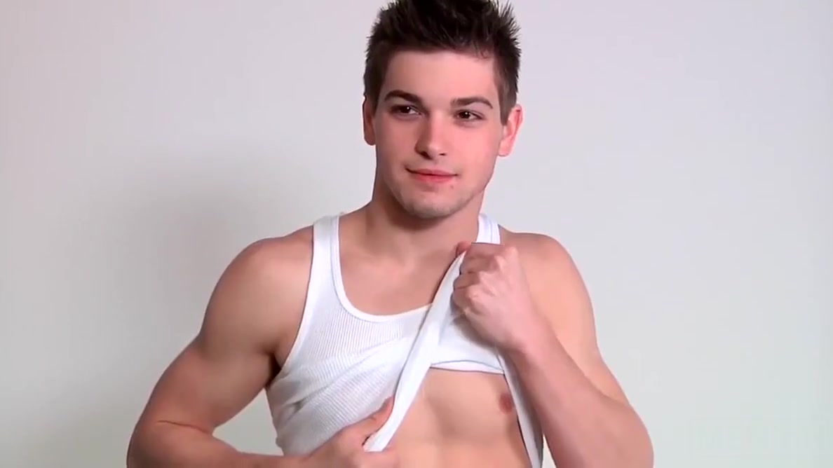 Johnny Rapid is posing for photographer Sam Truitt to help