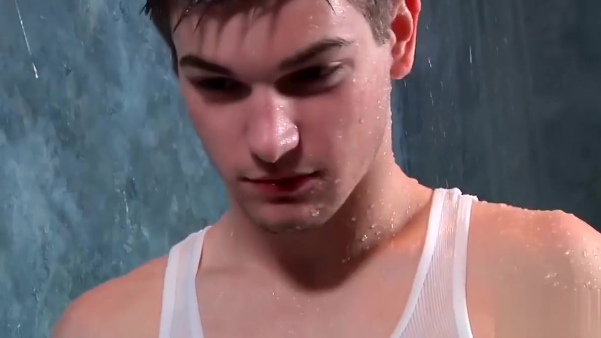 Johnny Rapid is posing for photographer Sam Truitt to help