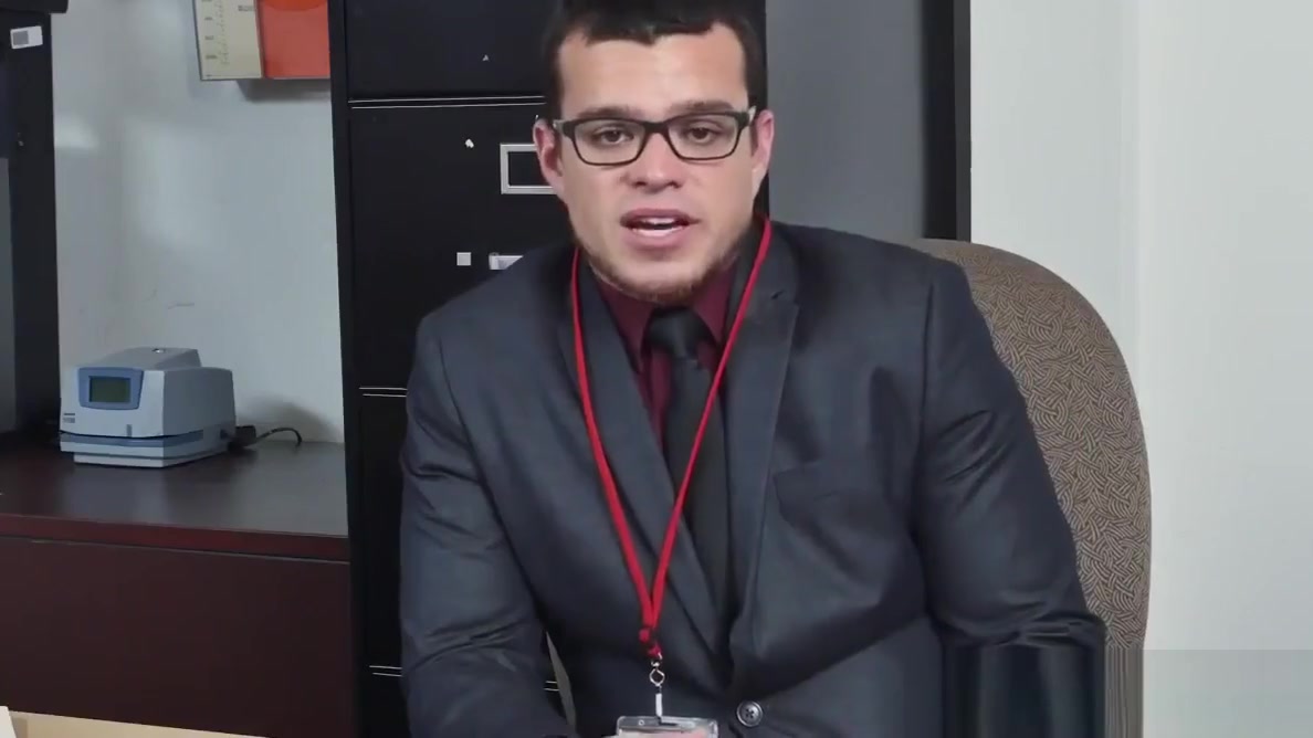 Office boss drills dicksucking employee