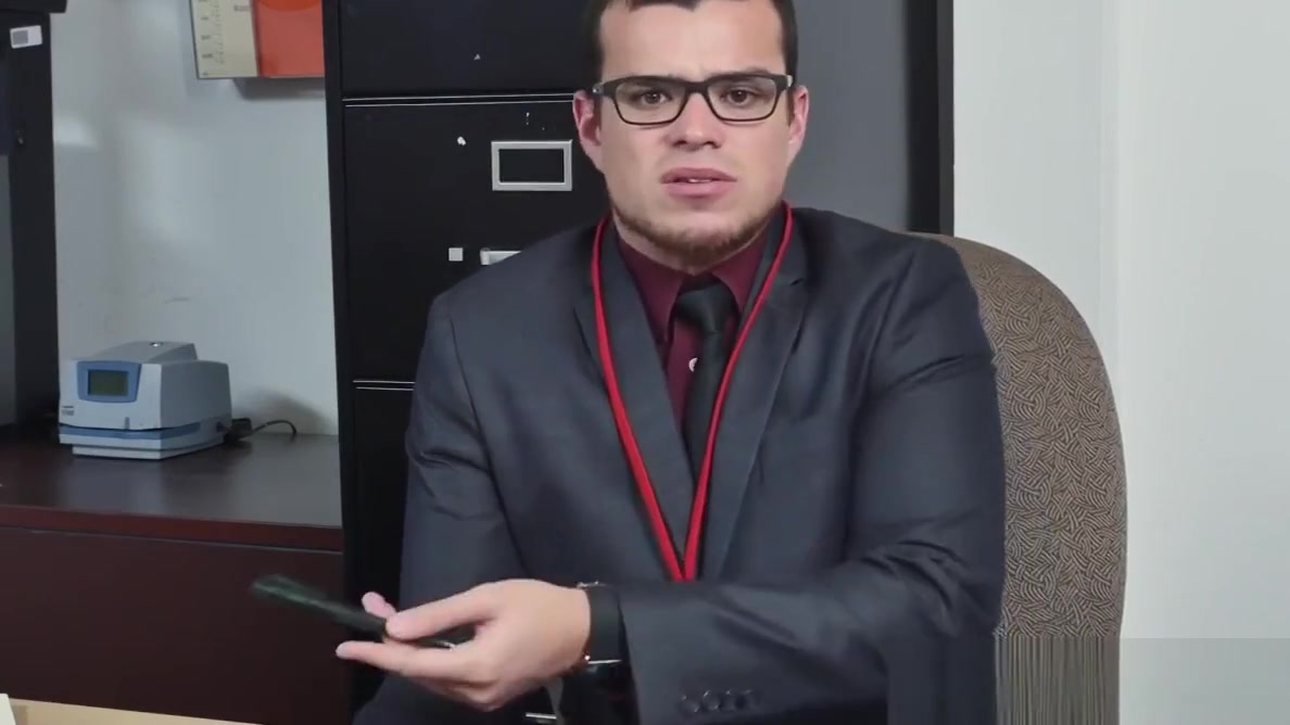 Office boss drills dicksucking employee