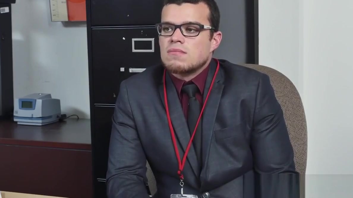 Office boss drills dicksucking employee
