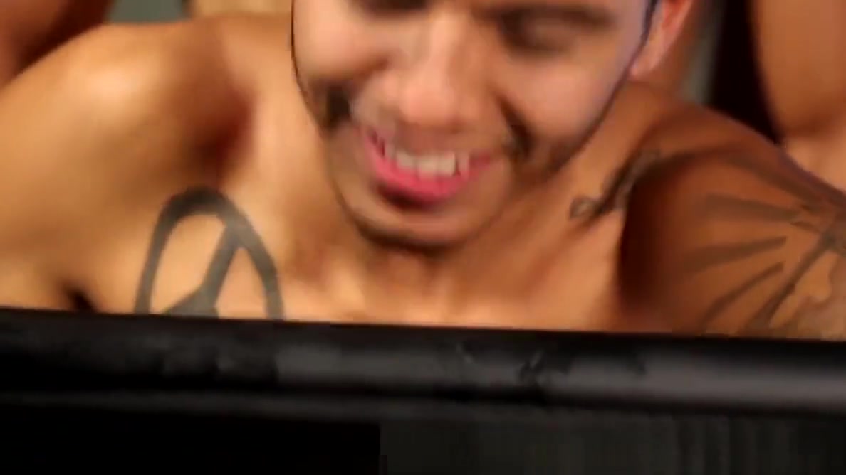 Well built dude getting ass slammed by kinky stud