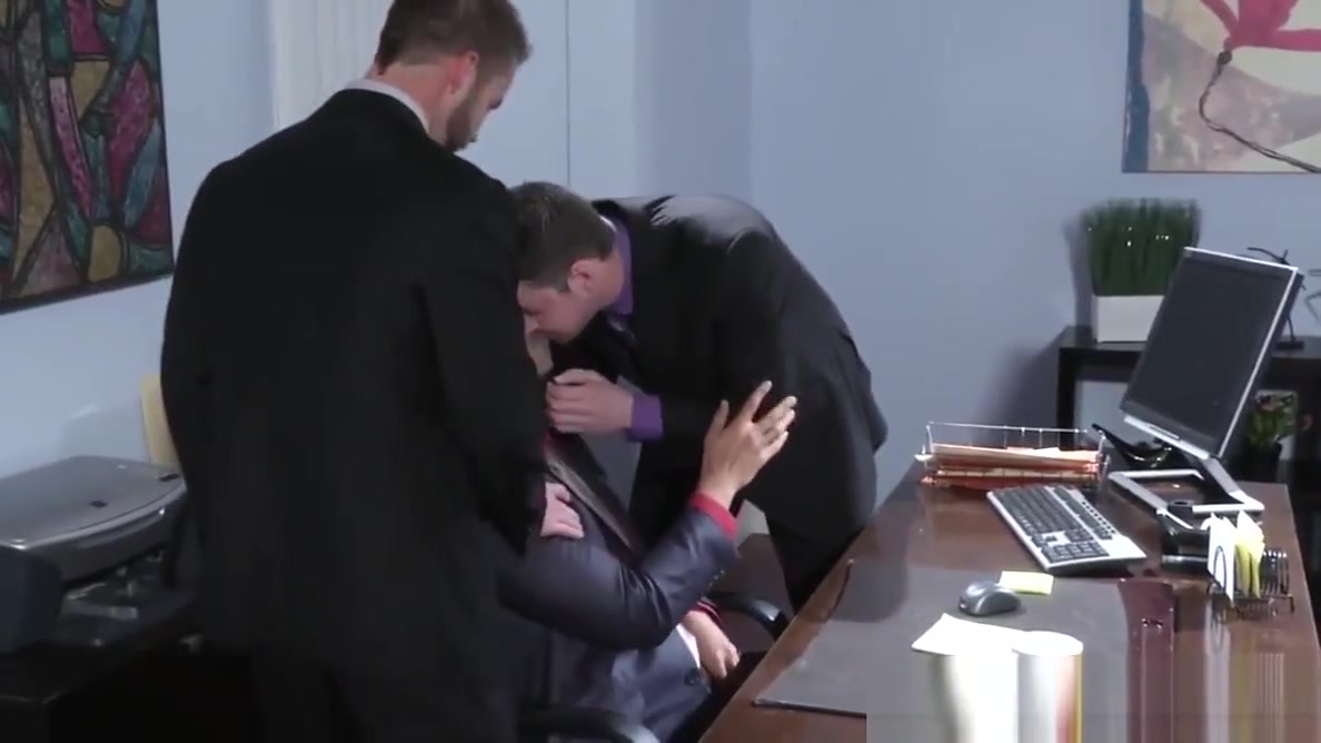 Office hunk spitroasted on desk by muscular colleagues