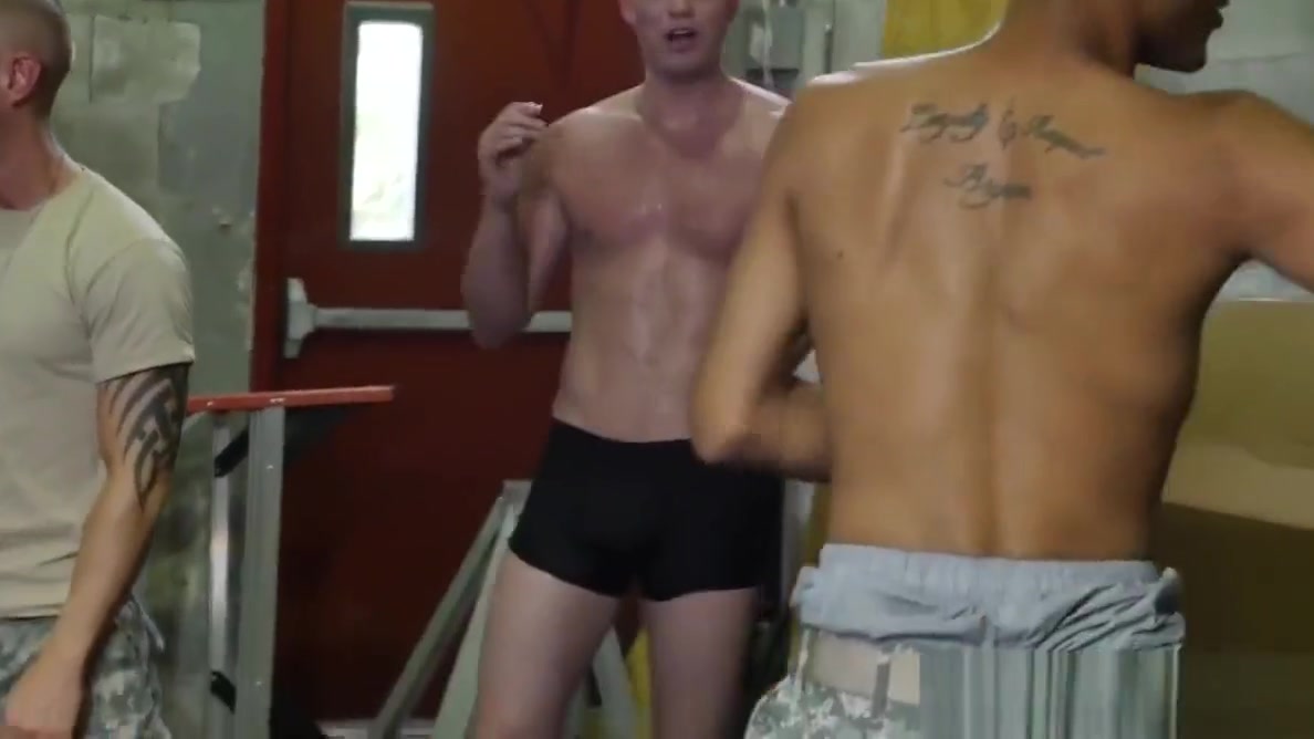 Muscled army studs fuck and suck