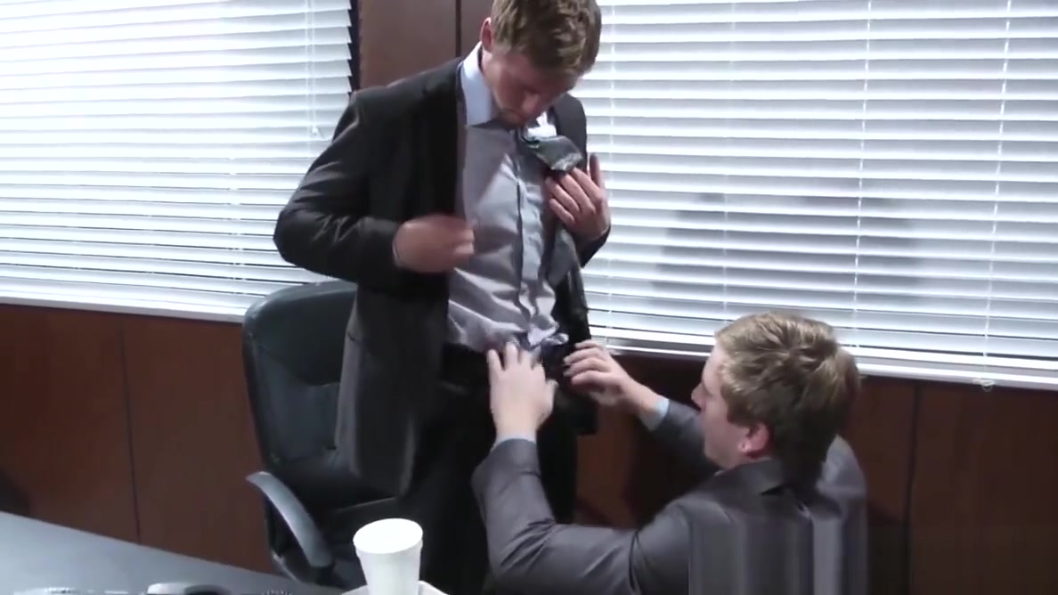 Gayoffice boss buttfucks clumsy jocky assistant