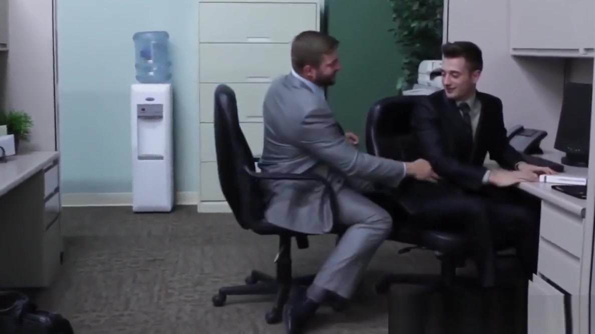 Ripped officehunk pounds nipplepierced newbie
